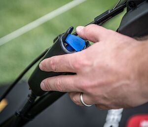 60V Max* 21 in. Super Recycler® w/Personal Pace® & SmartStow® Lawn Mower with 7.5Ah Battery - Model 21568 - Image 5